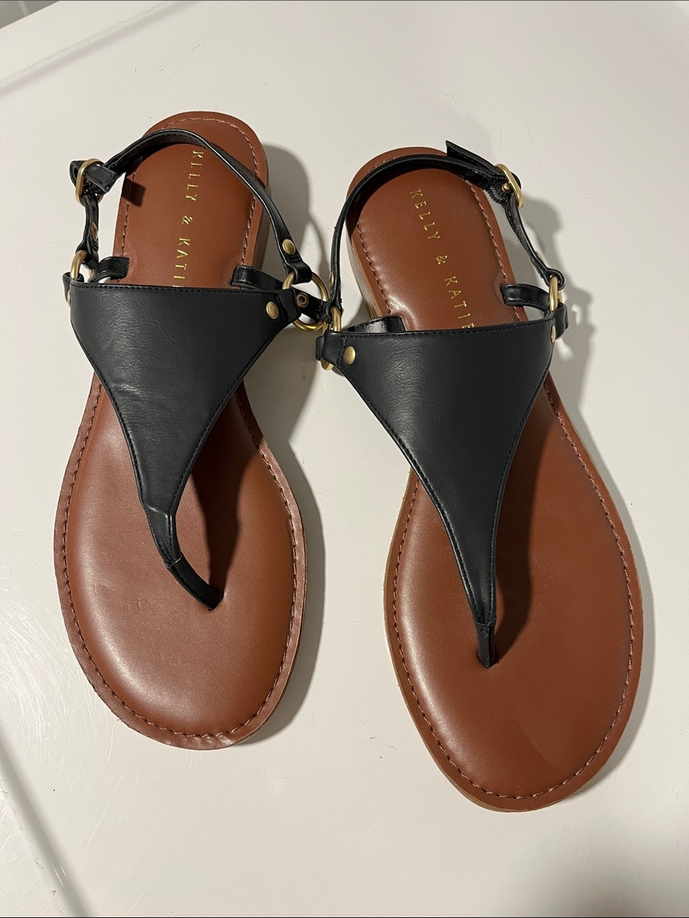 Kelly & Katie Black Leather T-Strap Sandals 10